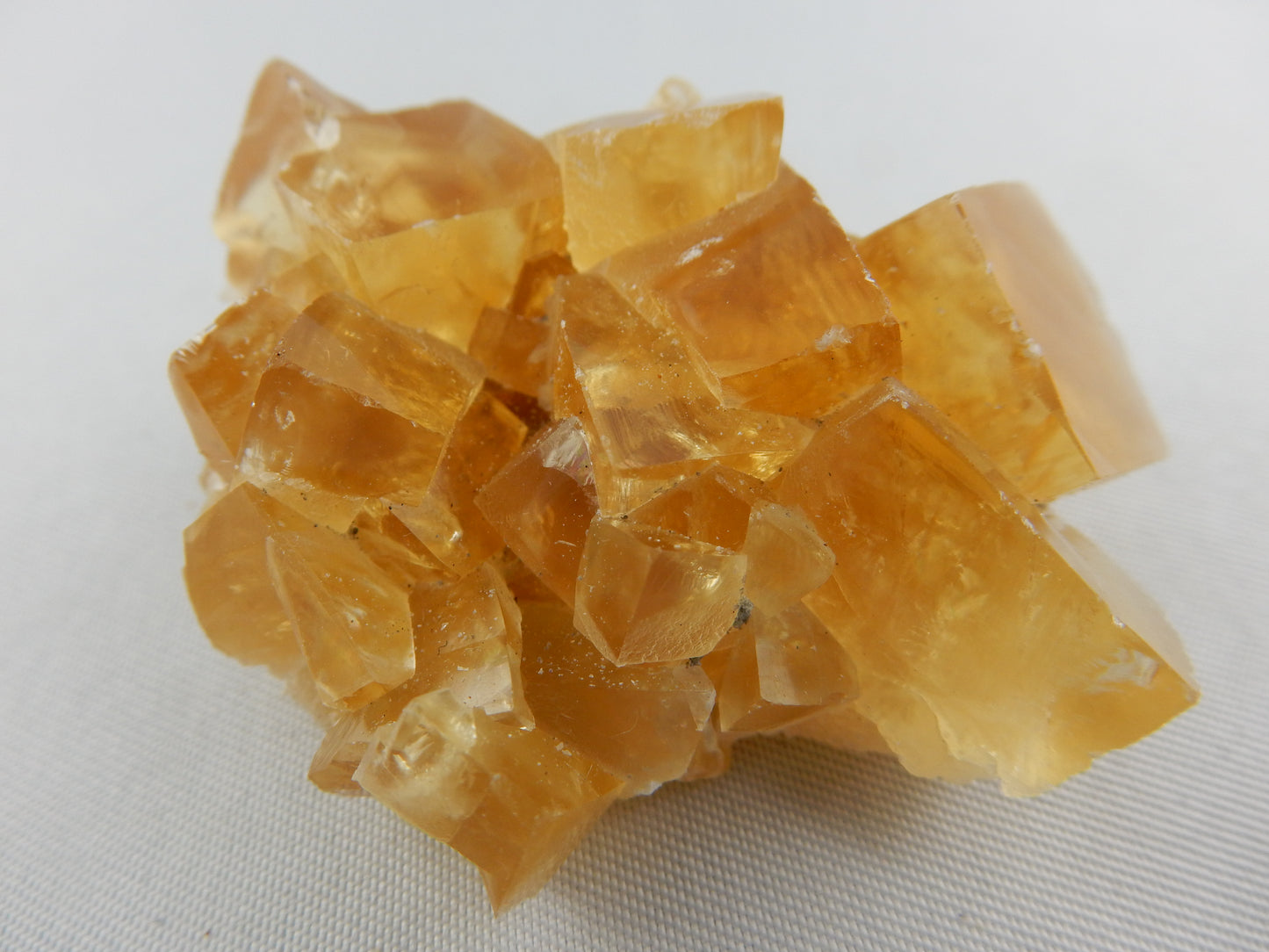 new find from China - cubic clusters of gemmy golden calcite