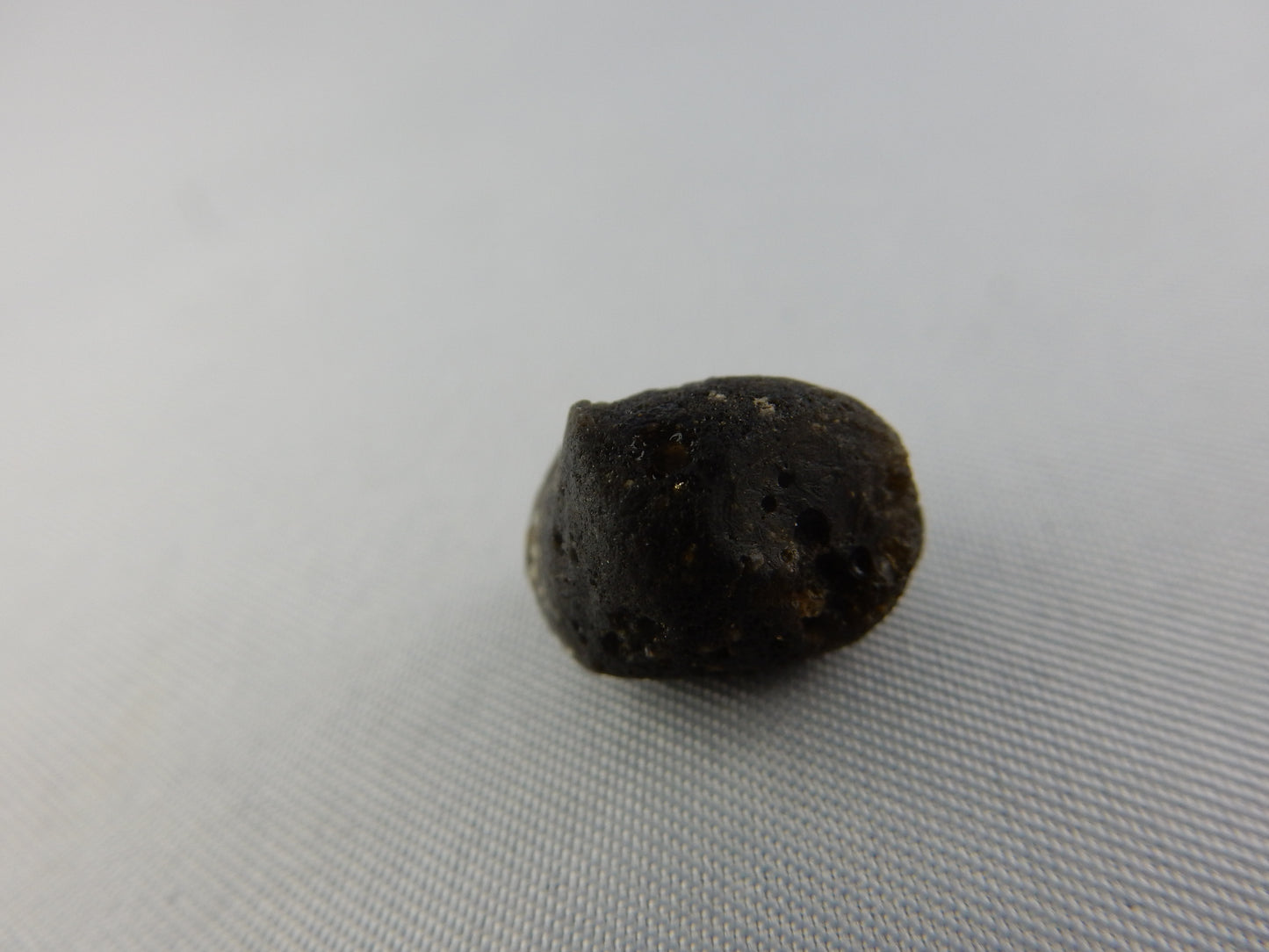 rare and for meteorite/tektite collectors only - difficult to find