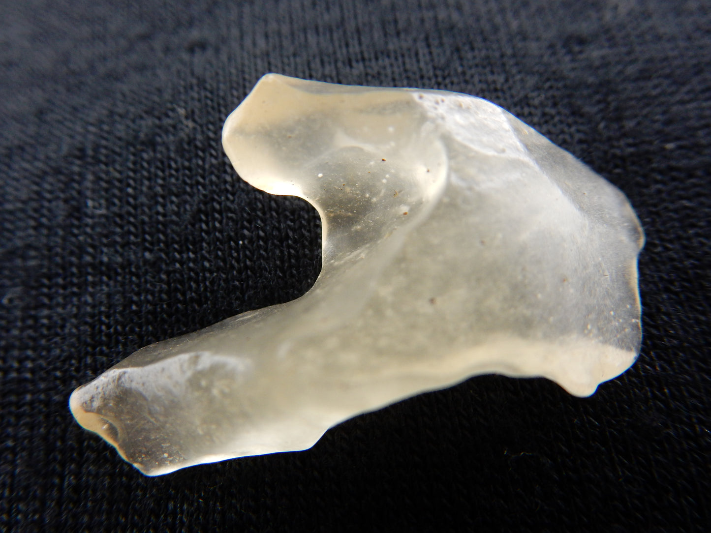 interesting aero-shape of this amazing gemmy Libyan tektite from Sahara Desert