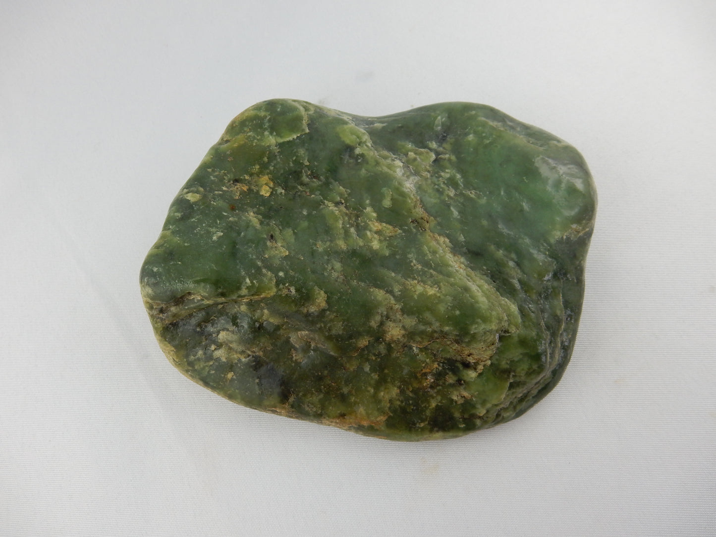 Full natural stream-worn boulder specimen (or polishing raw) of NZ "Kawakawa" - an honored gift of nature and Maori culture NZ