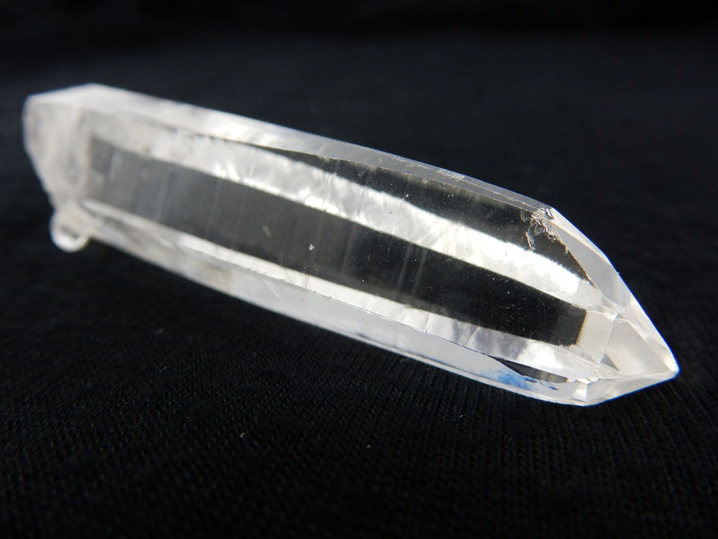 super Gemmy undamaged Extra-fina striated single terminated point Quartz