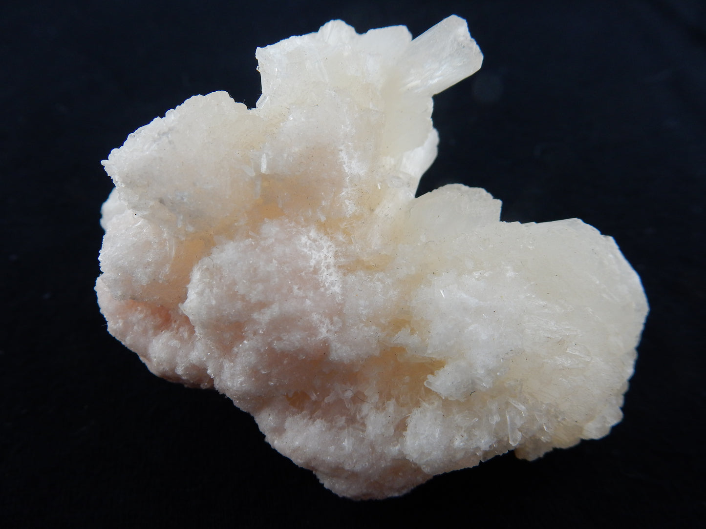 amazing twin "bow-tie" shaped crystal of stilbite from India