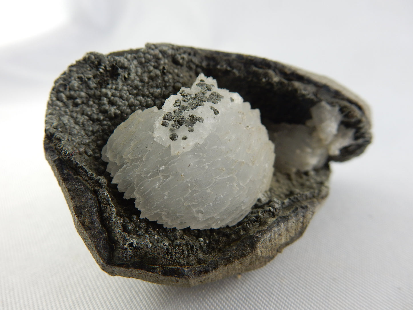 Heulandite - in black vug
