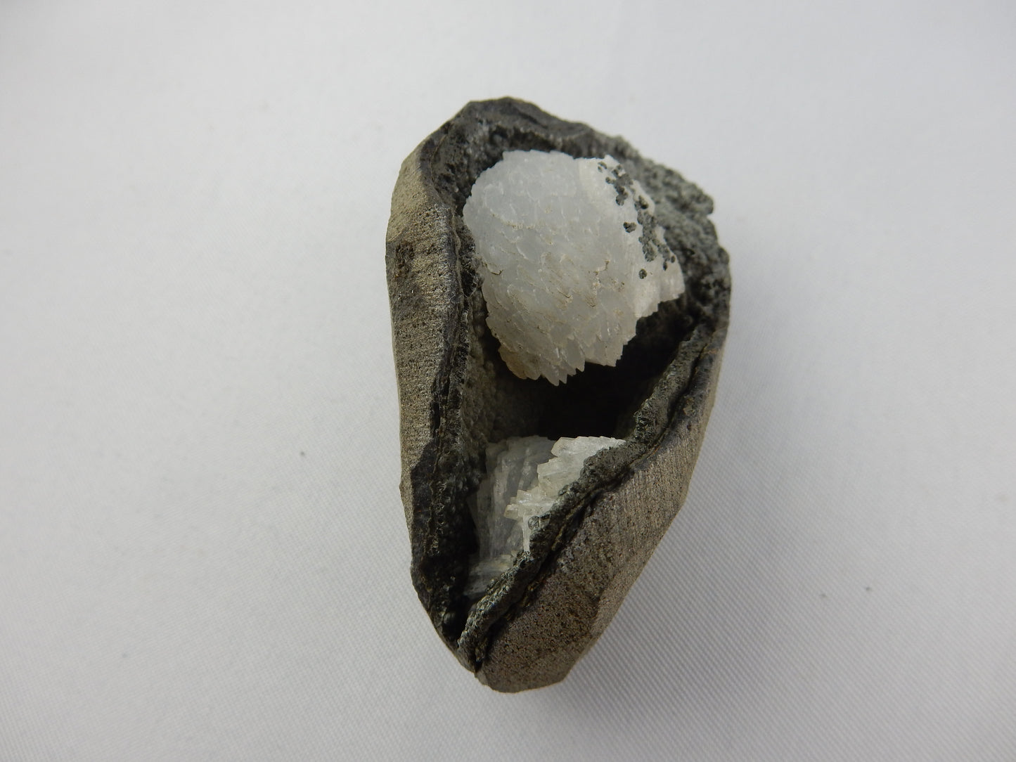 Heulandite - in black vug