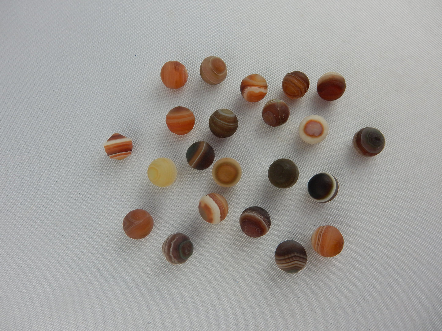 Gobi Agate - small Balls (22 pcs)