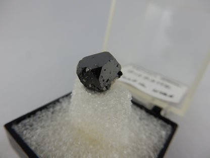 Bixbyite - cubic Crystal