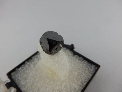 Bixbyite - cubic Crystal