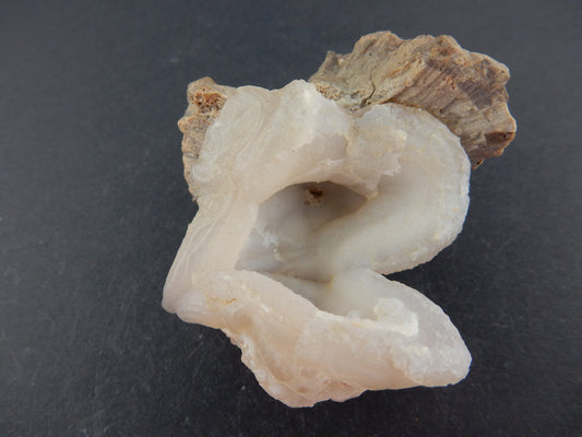 Funny "Laughing Lips" (or laughing oyster?) of chalcedony - strongly UV green
