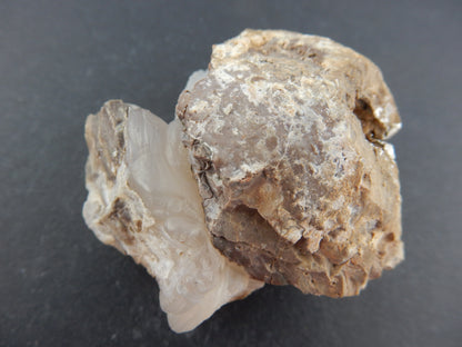 Chalcedony "Lips" (UV green)