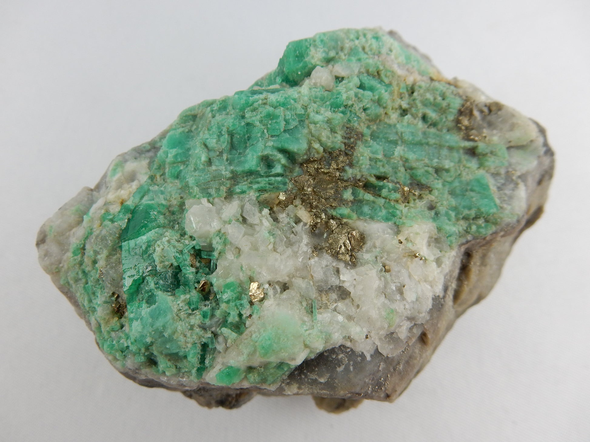 distinct "Emerald Green" colour of mass of crystals on bed of calcite and minor pyrite