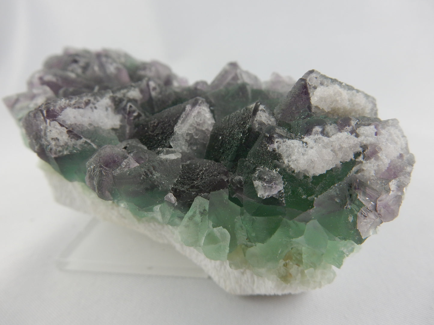 Fluorite Pyramids on Quartz