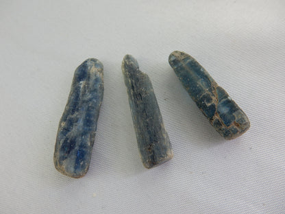 Gemmy 3 x crystals of gemmy blue specimens or healing
