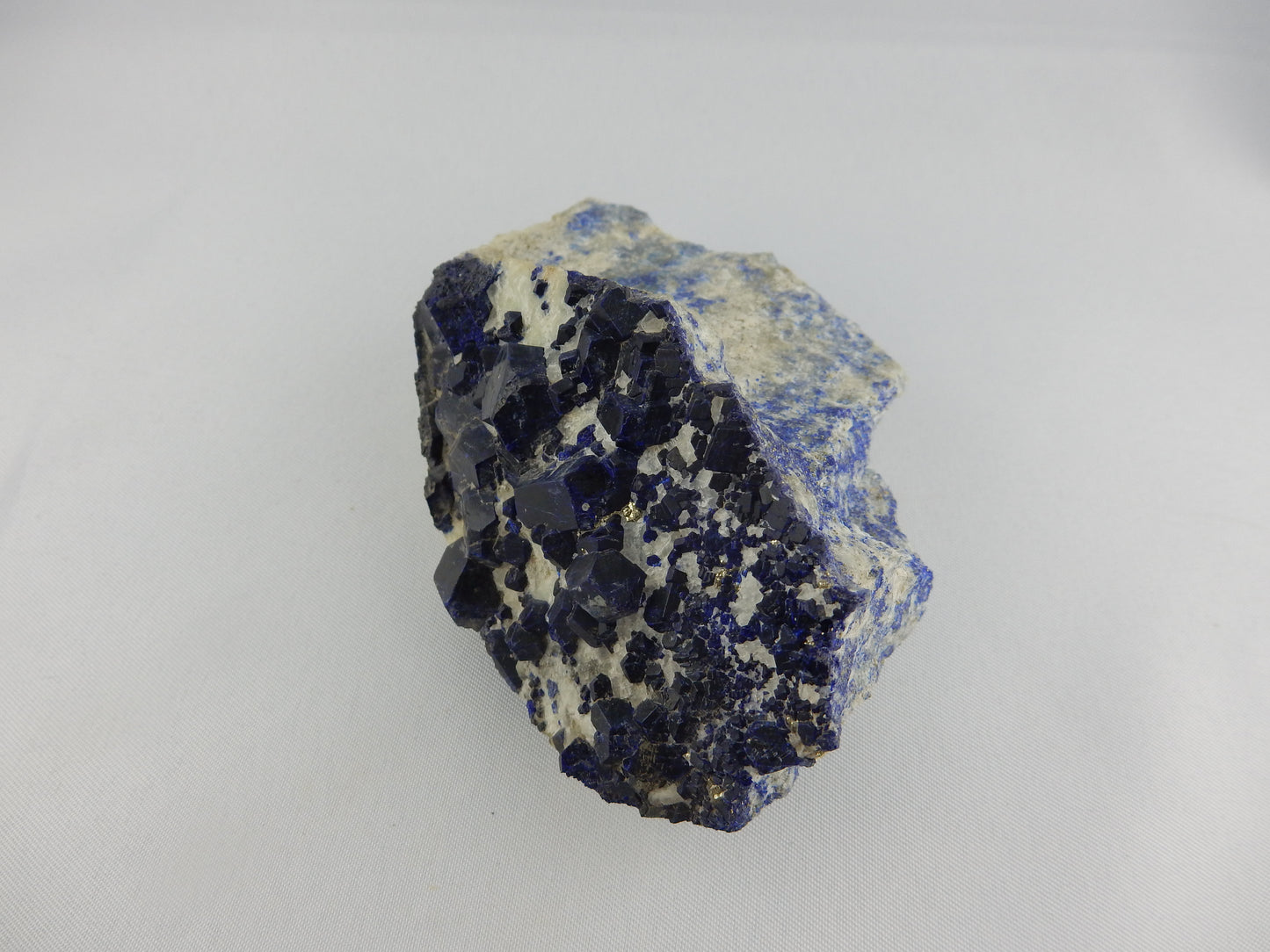 Lazurite on Calcite with Pyrite