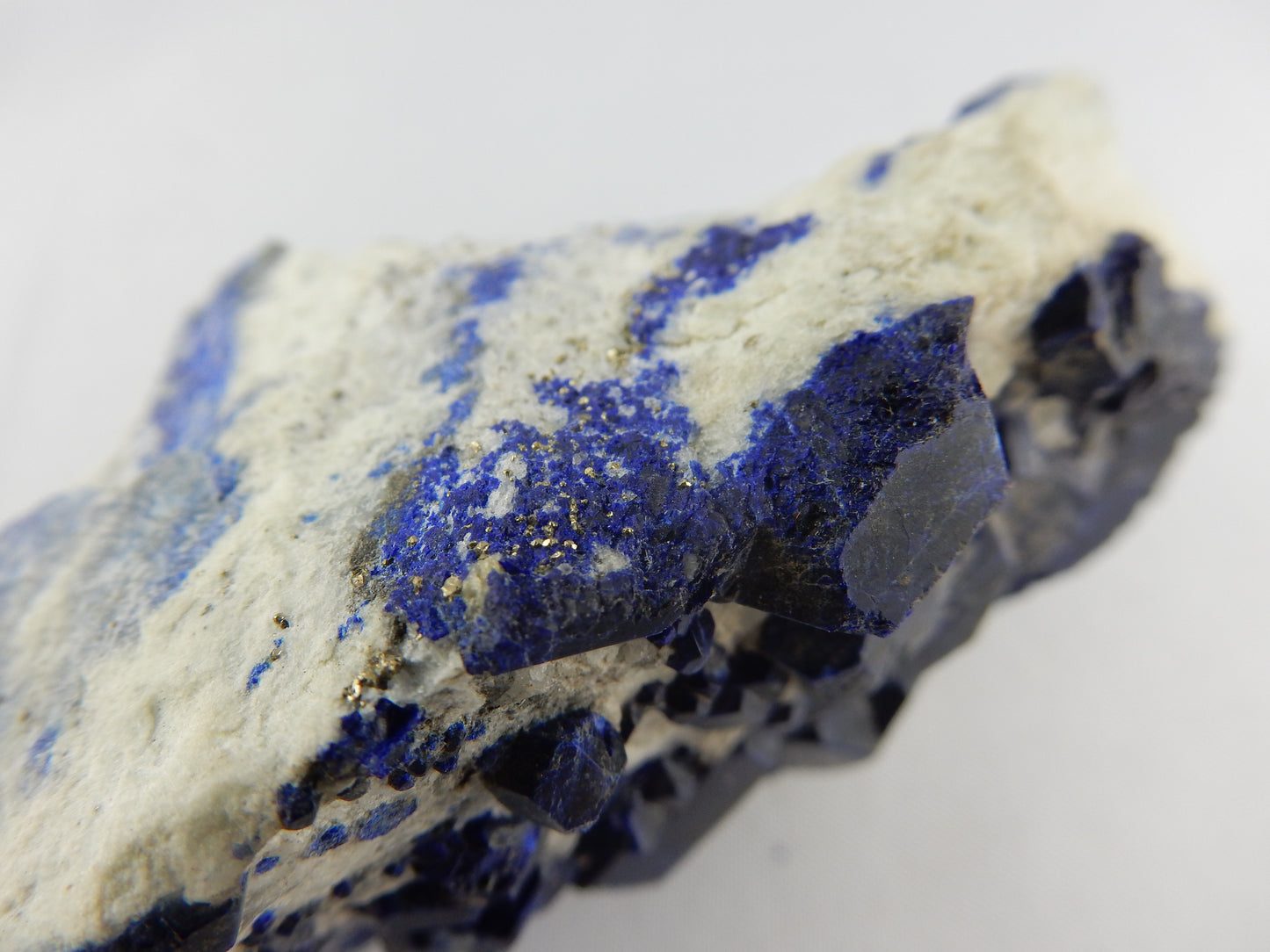 Lazurite on Calcite with Pyrite