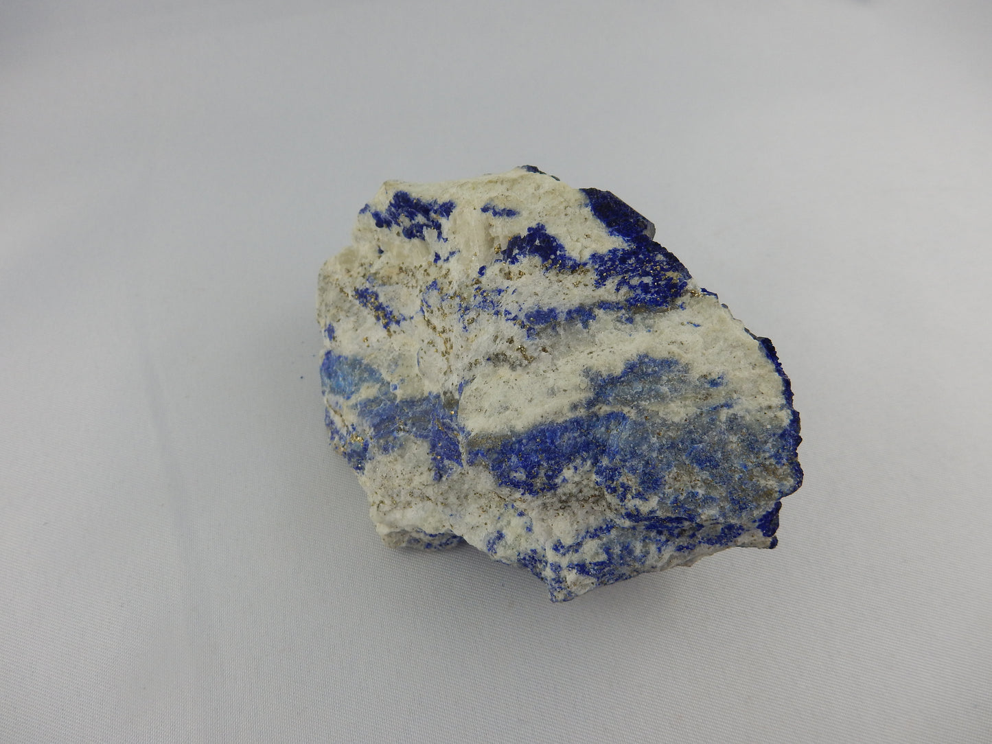 Lazurite on Calcite with Pyrite