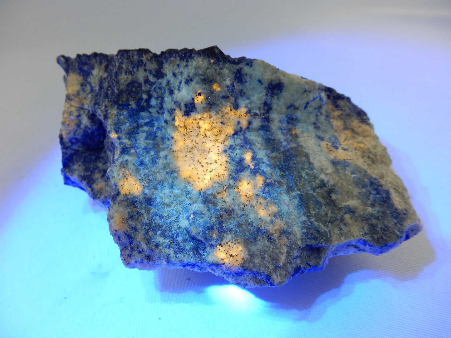 Lazurite on Calcite with Pyrite