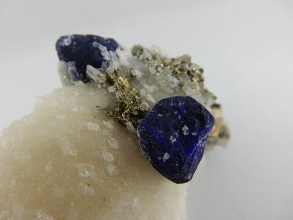 Lazurite on Calcite with Pyrite