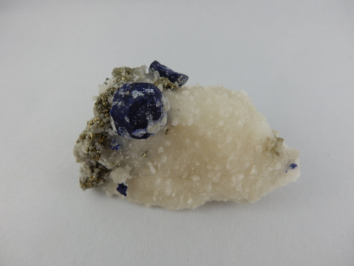 Lazurite on Calcite with Pyrite