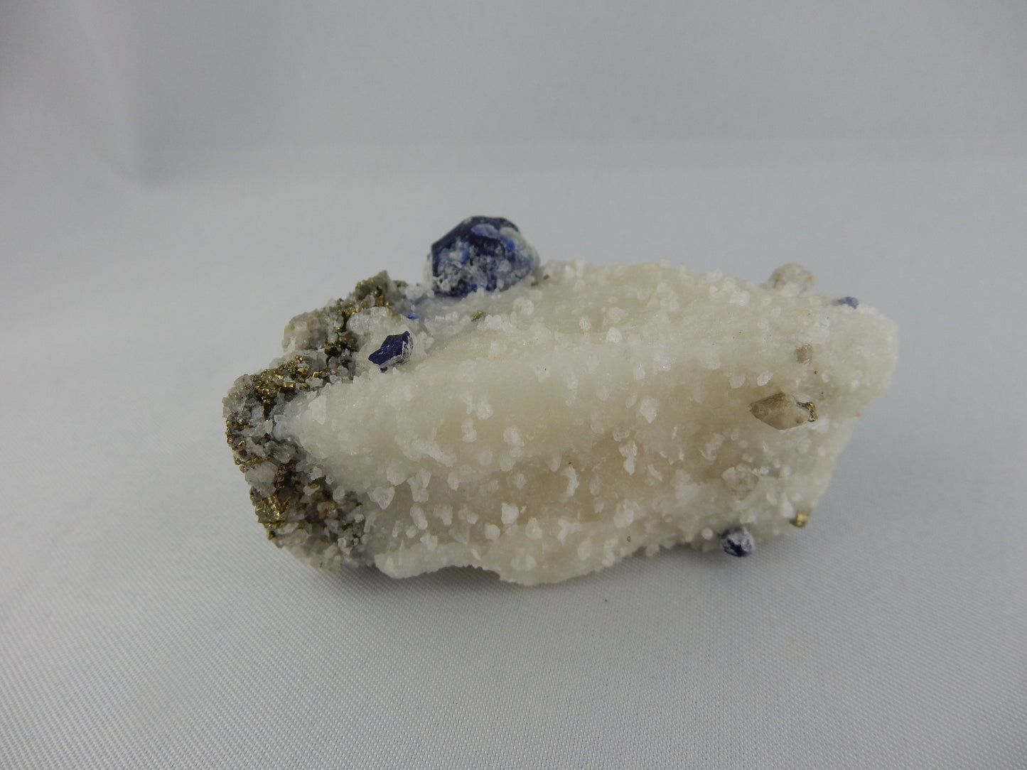 Lazurite on Calcite with Pyrite