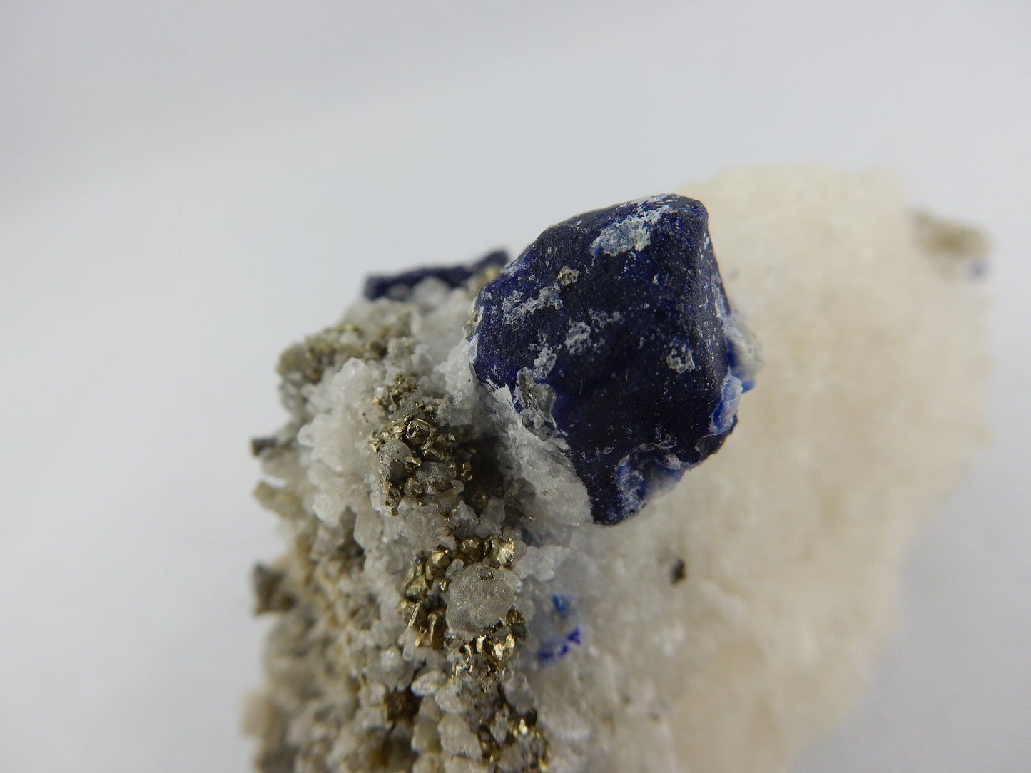 Lazurite on Calcite with Pyrite
