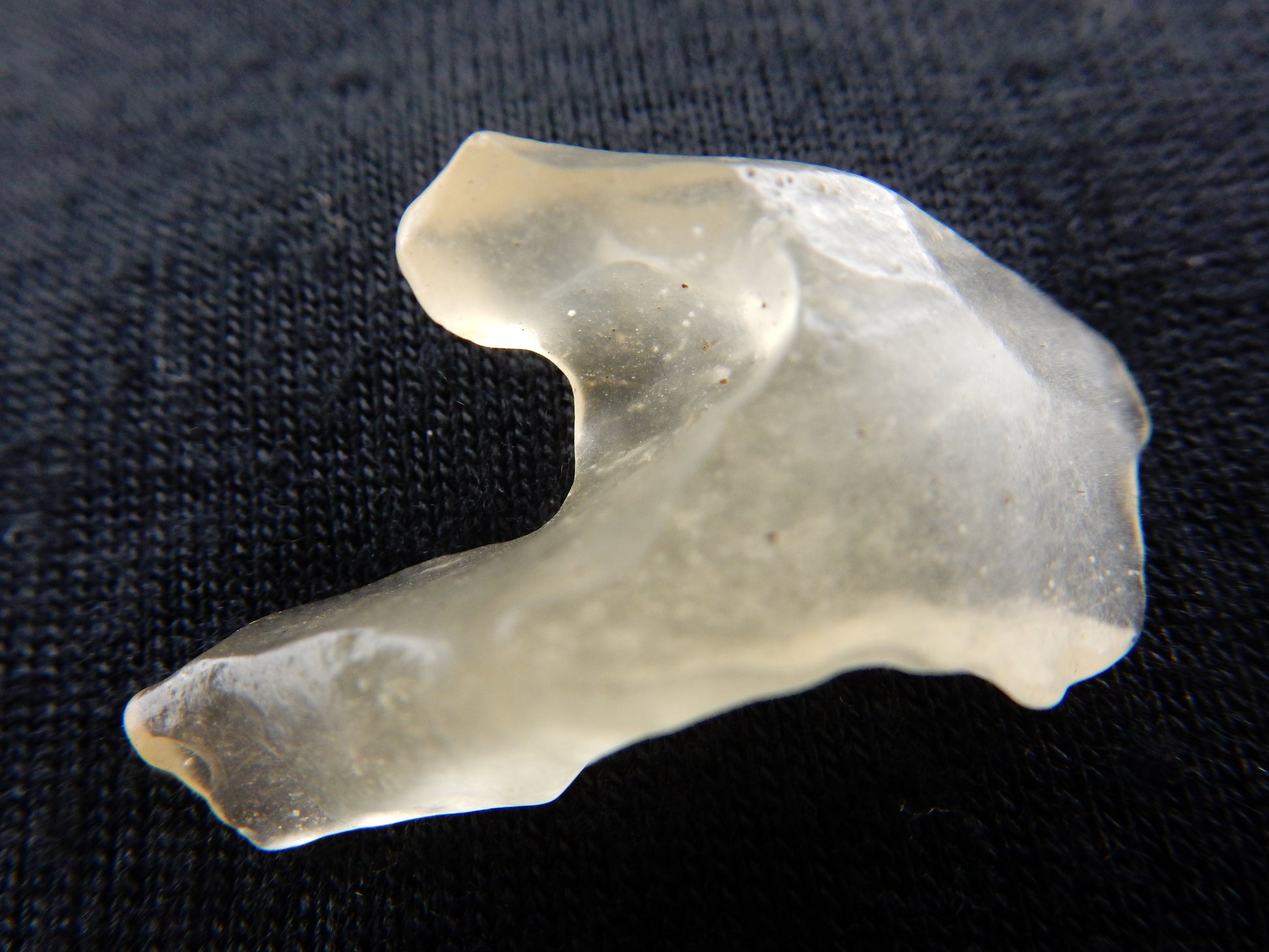 interesting aero-shape of this amazing gemmy Libyan tektite from Sahara Desert