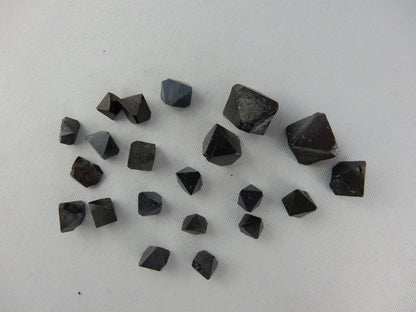 Magnetite Crystal Lot (21 pcs)