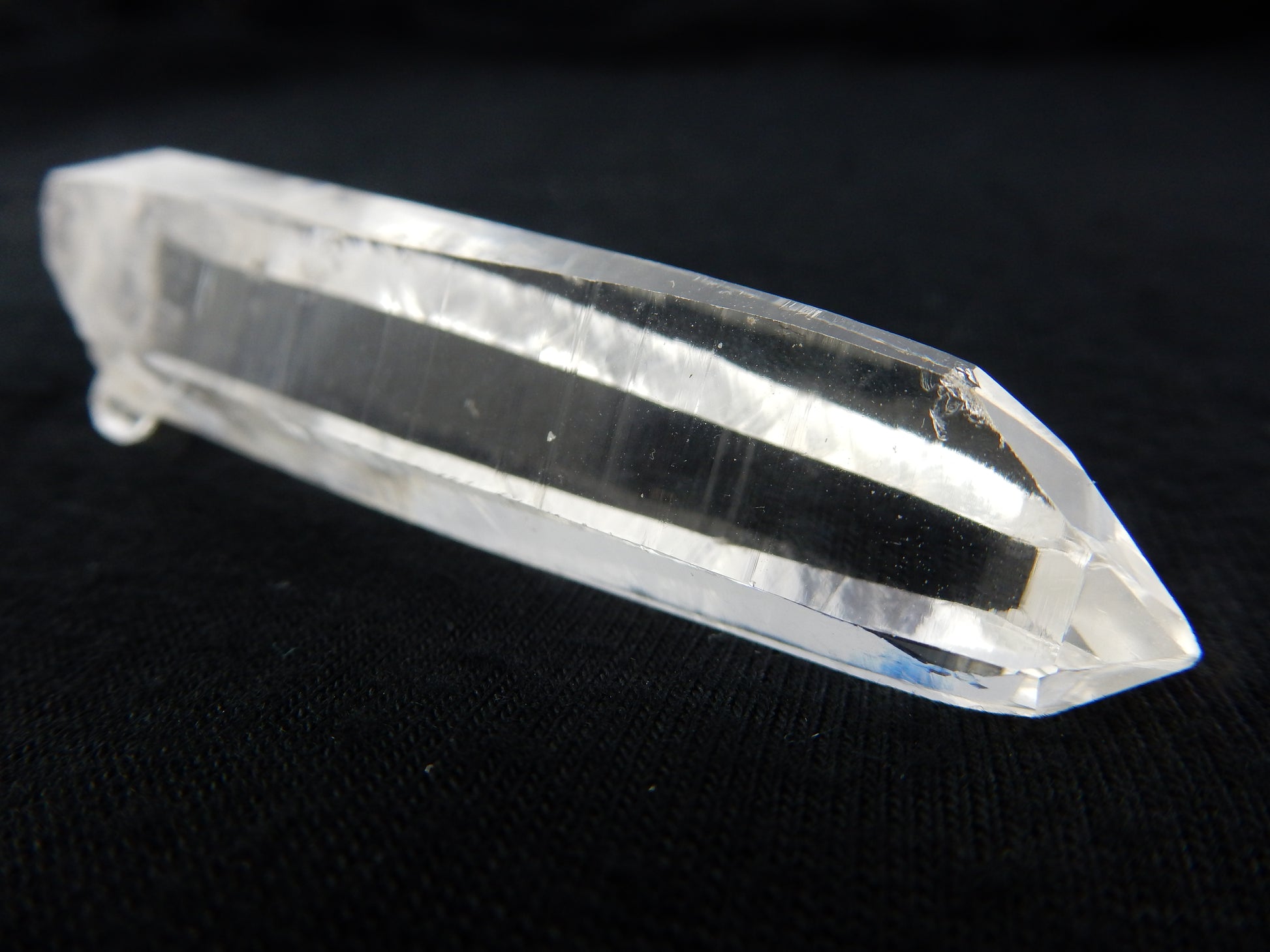 super Gemmy undamaged Extra-fina striated single terminated point Quartz