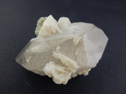 Special complete double-terminated quartz - with frosting middle and clear/gemmy tips - with a wreath of cleavandite