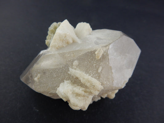 Special complete double-terminated quartz - with frosting middle and clear/gemmy tips - with a wreath of cleavandite