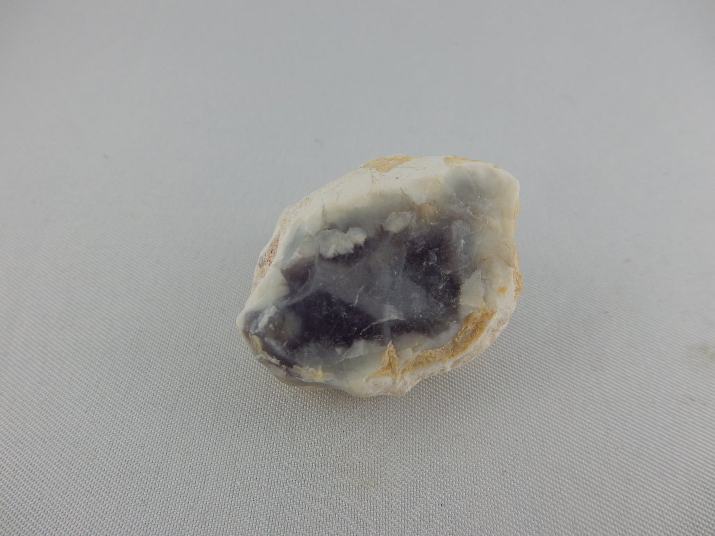 RARE opalised Fluorite nodule - only in Utah USA - beautiful purple/white