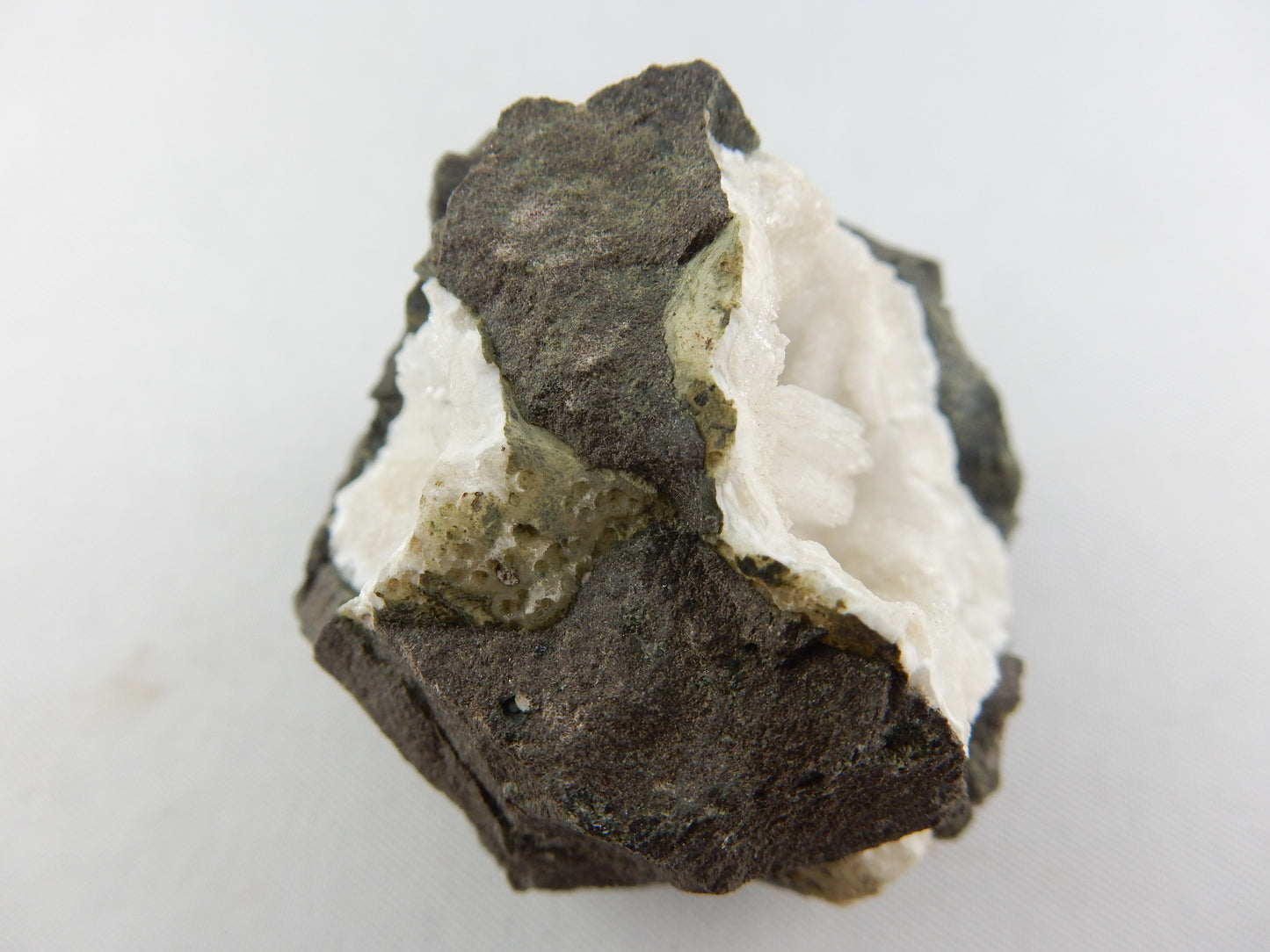 Chabazite in Basalt
